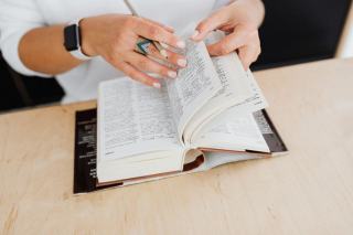 Glossaire rachat de crédit : les termes essentiels à connaître
